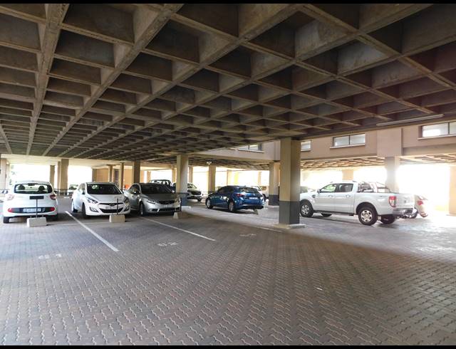 1,558M² OFFICE TO LET IN PARKTOWN